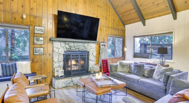 Cozy & Chic Lake Arrowhead Cabin w/ Deck!