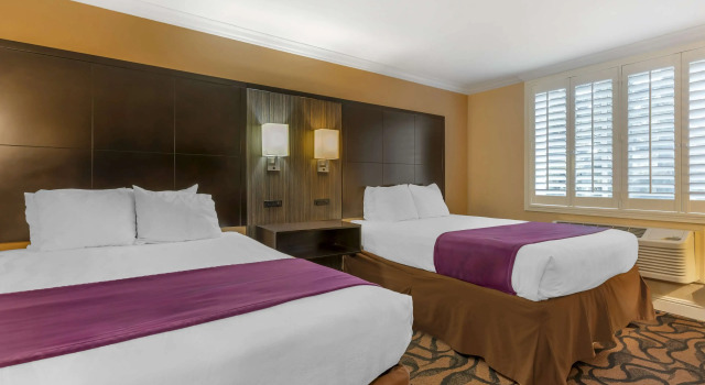 Четырёхместный номер Standard Best Western Plus Airport Plaza