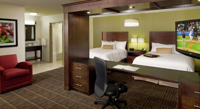 Четырёхместный люкс Hampton Inn & Suites Saginaw