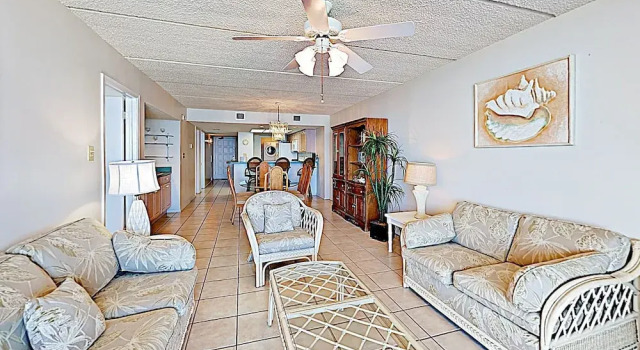New Listing! Beautiful 8th-floor W/ Balcony 2 Bedroom Condo, Buchen Sie Ferienwohnung Hotels in Padre Island mit Pool, Schwimmbad