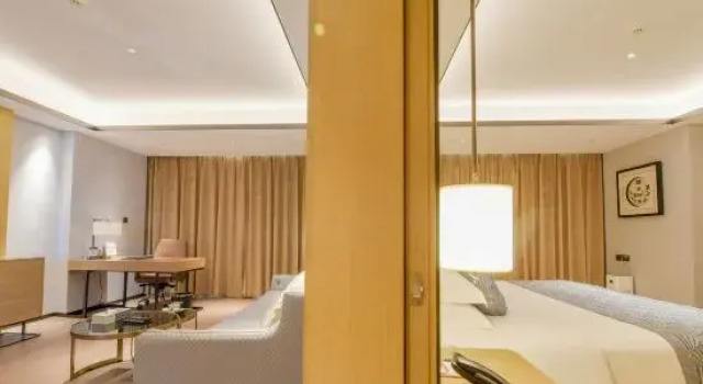 Люкс Executive Ramada Plaza by Wyndham Shengzhou City Center