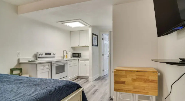 Bright Gulf Coast Escape - 8 Mi to Johns Pass!, Забронировать Апартаменты/квартира Сент-Пит-Бич Clearwater-St Pete Beaches, рядом с Pass a Grille