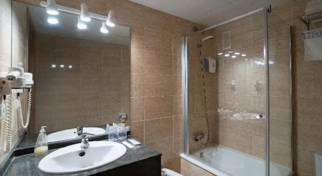 Двухместный номер Standard с частичным видом на море Medplaya Hotel Vistamar Costa Dorada