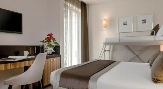 Четырёхместный номер Deluxe Hotel Ambasciatori