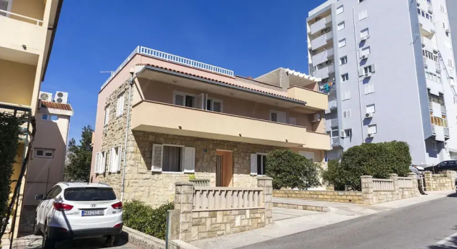 Apartments Ante, Забронировать Апартаменты/квартира Отели Макарска с парковкой, рядом с Францисканский монастырь, Парковка