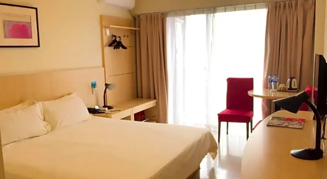 Одноместный номер Standard с балконом Jinjiang Inn Maidelong Dongguan