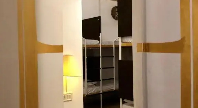 Кровать в общем номере Bedrock Boutique Hostel