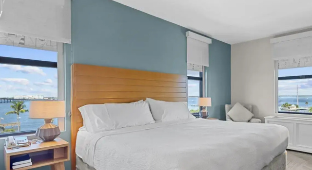 Четырёхместный номер Standard Four Points by Sheraton Punta Gorda Harborside