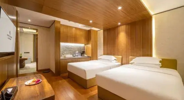 Трёхместный люкс Deluxe Mingmen Grand Rezen Hotel (Kunlun Lake Hotan New Night Market)