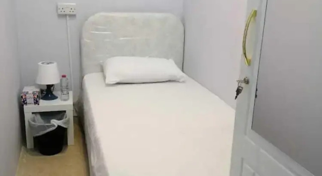 Одноместный номер Standard без окна AlBarsha 1 Hostel By PHM