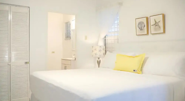 New Kingston's Deluxe Apartment, Book Lejlighed Hoteller i Kingston med parkering, Parkering