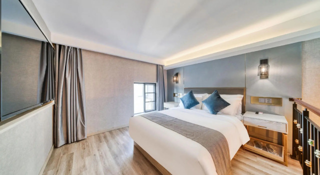 Jitai Hotel (Shanghai Train Station South Square)
