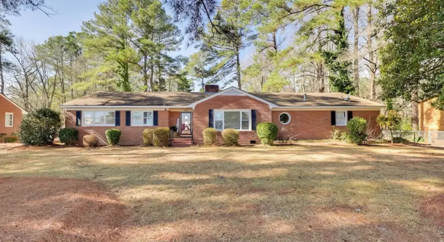 Коттедж < 2 Mi to Ecu: Cozy Greenville Getaway w/ Porch!