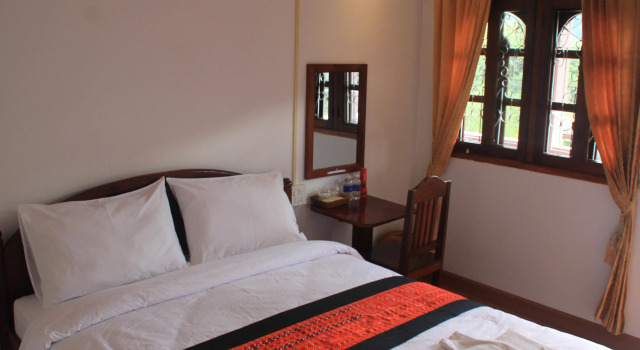 DP Guesthouse, Rezerwuj Hotel Pak Beng District Laos