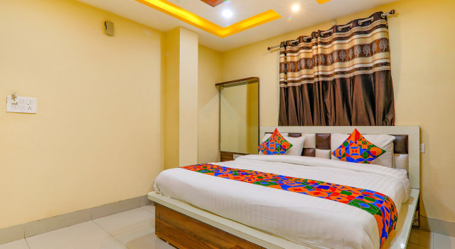 Номер Standard FabHotel Shree Galaxy