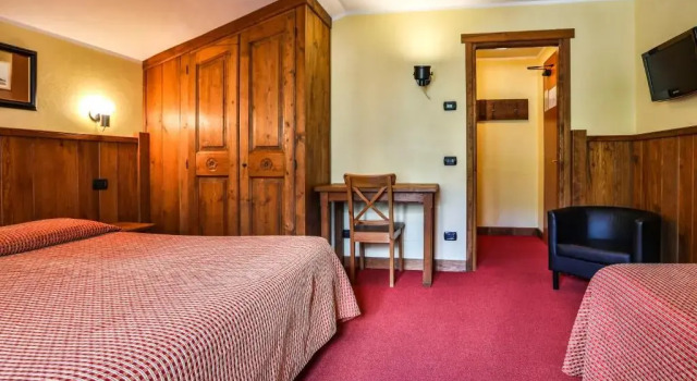 Трёхместный номер Standard с балконом Hotel Crampon