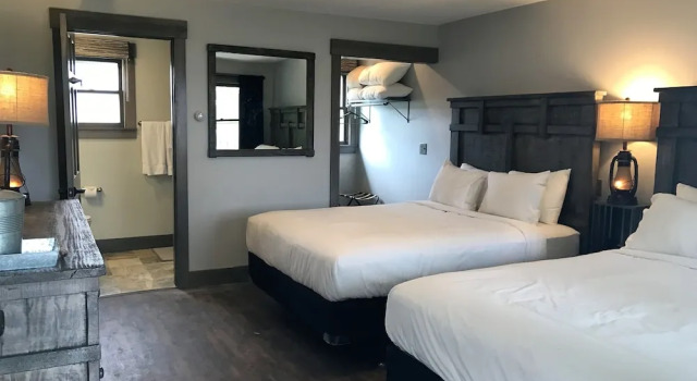 Четырёхместный номер Standard с балконом Lake Bomoseen Lodge