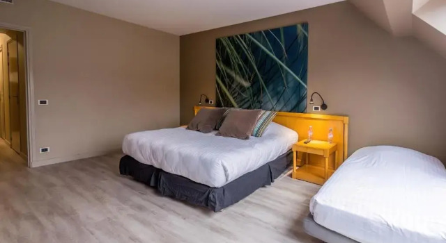 Трёхместный номер Standard Logis Hôtel Golf Le Domaine Du Val De Sorne