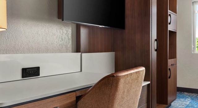 Четырёхместный номер Standard с видом на внутренний двор Delta Hotels by Marriott Midwest City at the Reed Conference Center