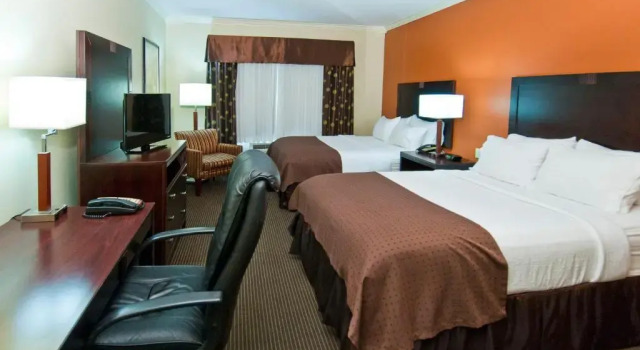 Четырёхместный номер Standard Wyndham Lake Charles near Casinos