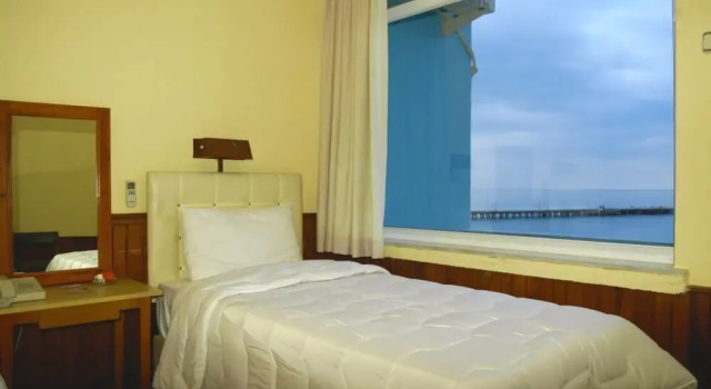 Lades Hotel, Забронировать Отель Отели Силифке с бассейном, Бассейн