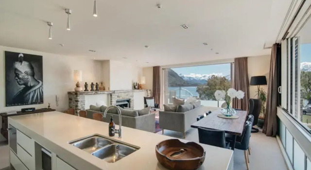 Апартаменты Apartment On Ardmore - Sleeps 4 - Central Location - Lake Views