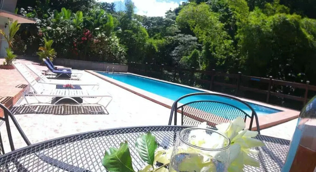 Torraille Waterfall Villas, Book Feriehus Sommerhuse i Soufriere, Hytte