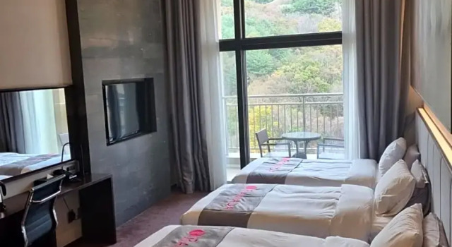 Трёхместный номер Deluxe Ramada Hotel & Suites by Wyndham Gangwon Pyeongchang