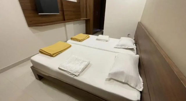 Stay Guru Hari Om Residency