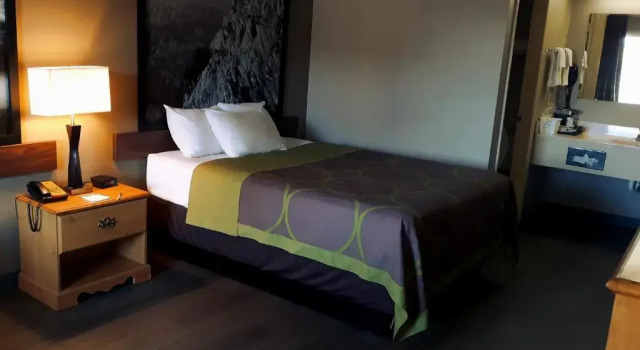 Двухместный номер Super 8 by Wyndham Fort Chiswell/Wytheville Area