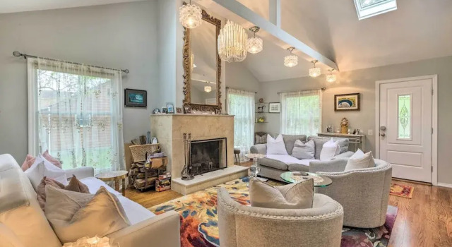 Коттедж Cute East Hampton Cottage w/ Patio - Walk to Beach