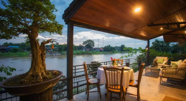 Вилла с видом на реку Cattanis Riverside Home