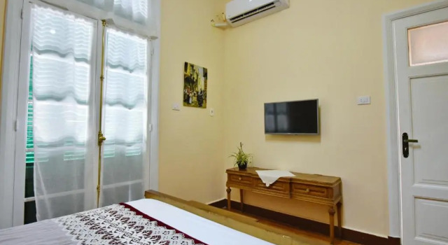 The Place 3 charming downtown apartment