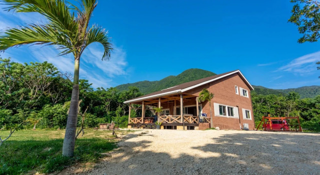 YOISAMA sunset beach house, Rezerwuj Dom wakacyjny Hotele w Okinawa z parkingiem, Parking