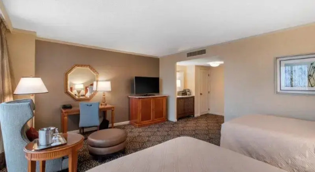 Номер Premier Omni Las Colinas Hotel