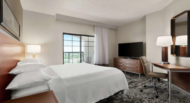 Номер Standard Пентхаус с балконом Embassy Suites Dallas - DFW Airport North