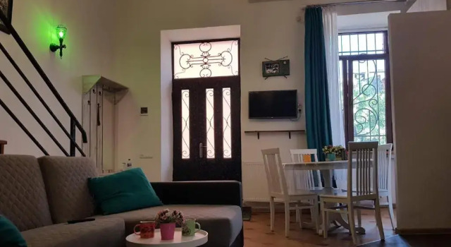 Comfortable Flat in Central Tbilisi, Забронировать Отель Чугурети Тбилиси, рядом с Tеатр имени Марджанишвили
