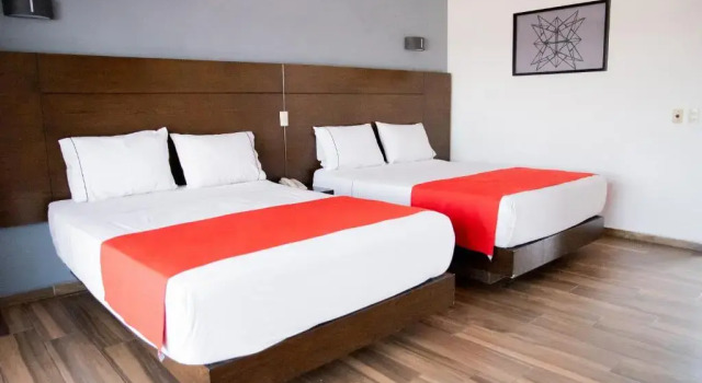 Четырёхместный номер Standard Hotel Expo Plaza Business and Family Guadalajara