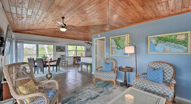 Everglades Getaway w/ Deck & Water Views, Забронировать Отель Эверглейдс-Сити Southwest Florida