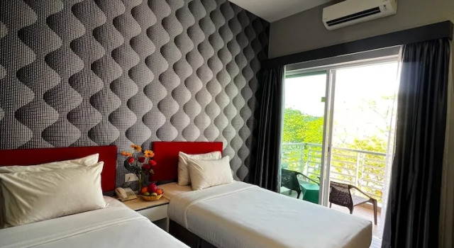 Двухместный номер Standard с балконом и рядом с пляжем Cenang Plaza Beach Hotel