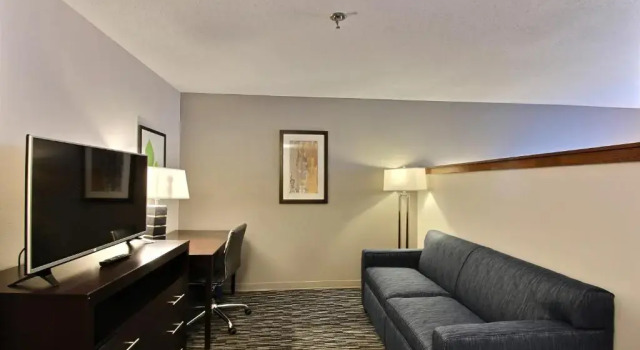 Двухместный люкс Deluxe Baymont by Wyndham Madison
