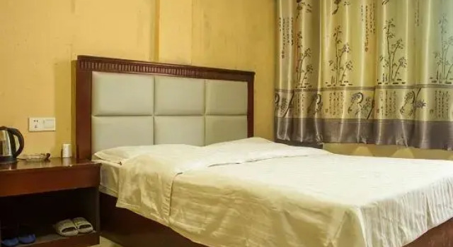 Номер Economy Huaxiang Hotel