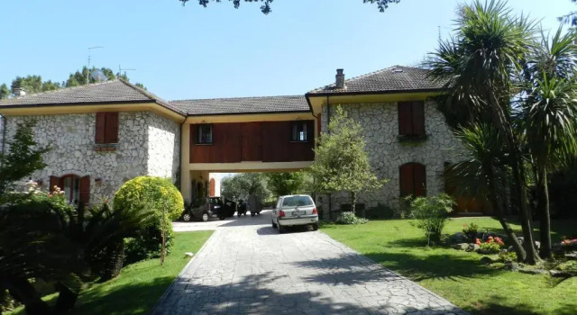 Вилла с 3 комнатами La Casa di Pietra