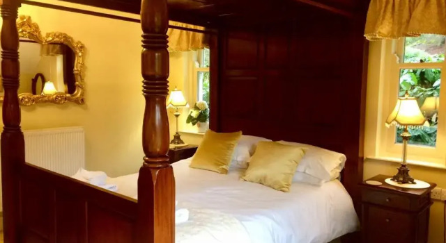 Номер Luxury Storrs Gate House B & B No pets Allowed