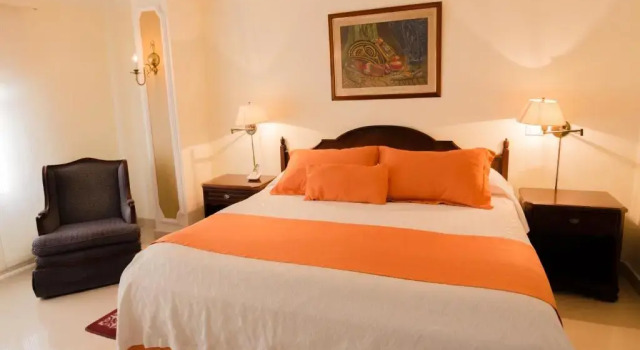 Полулюкс Hotel Majestic