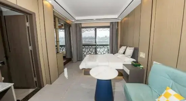 Двухместный семейный люкс с балконом и с видом на реку Best Homestay