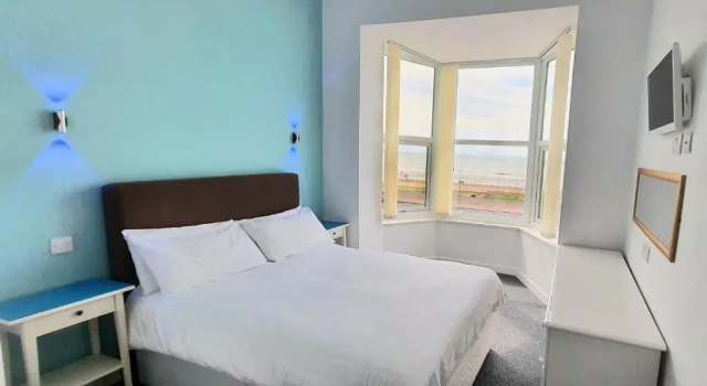 Апартаменты Deluxe The Charlton - Sea Front Apartments & Studio Rooms