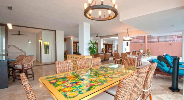 Люкс с 4 комнатами Vallarta Shores Beach Hotel