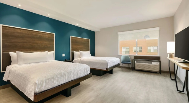 Номер Mobility Accessible Roll-In Shower Tru By Hilton Charlotte Ayrsley