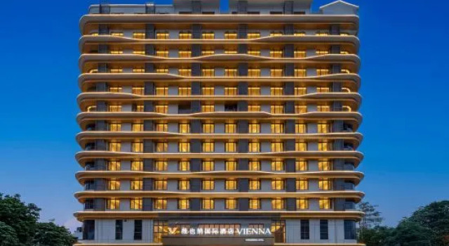 Vienna International Hotel (Chongzuo Tiandeng Marriott Center Branch, Забронировать Отель Чунцзо Гуанси